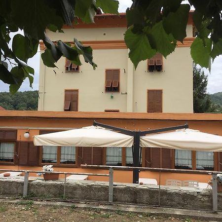 Albergo Chiara Savignone ภายนอก รูปภาพ